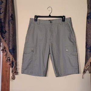Calvin Klein 32 Men’s Shorts. Khaki.